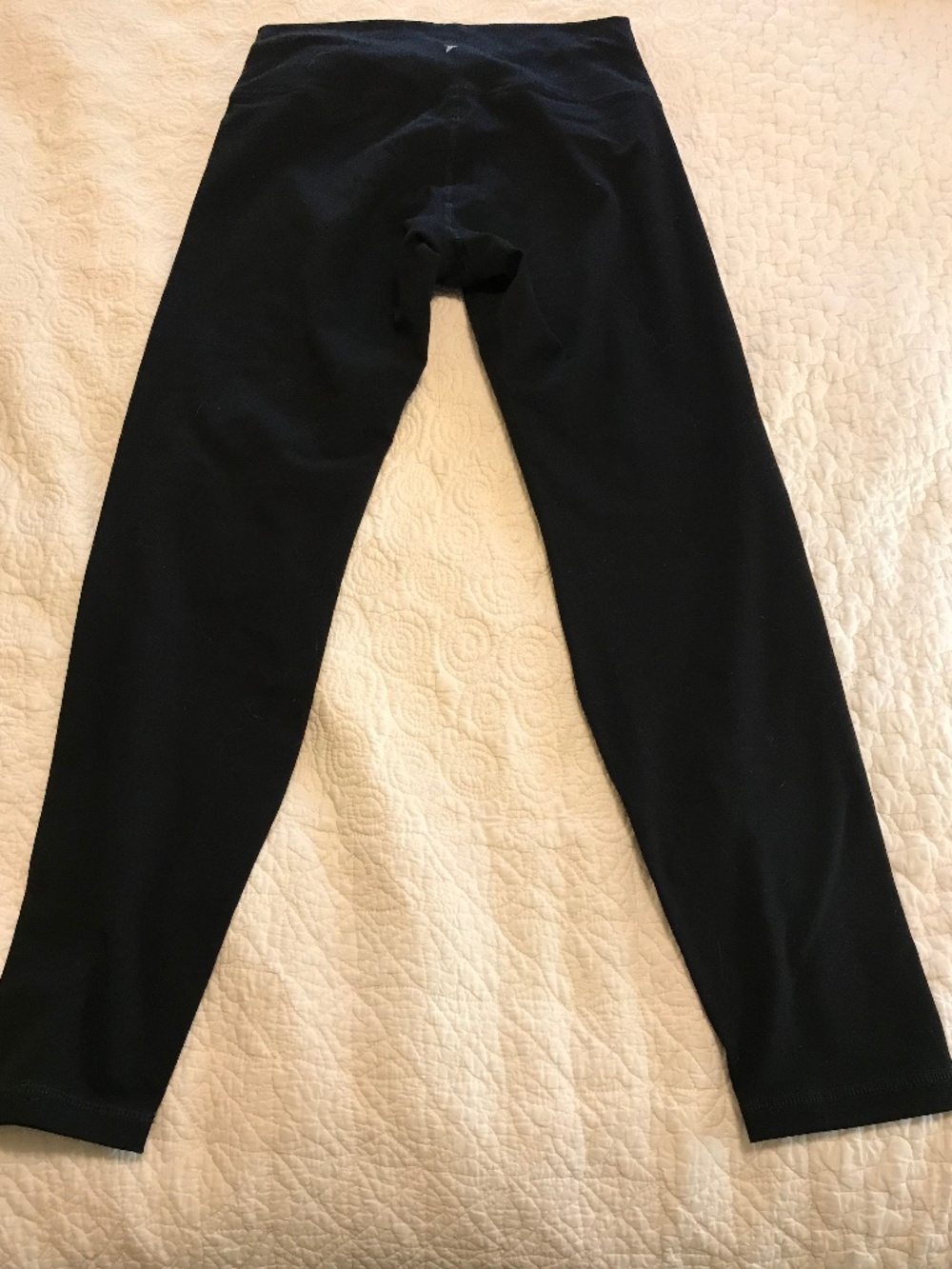 Old Navy Active go-dry capri-length black athletic leggings (L) - Picture 2 of 13
